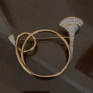 Swarovski French Horn Pin